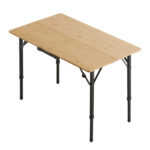 Hopfällbart campingbord i bambu med aluminiumram för utomhusbruk.