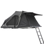 Hybrid taktält monterat på bil – kompakt roof‑top‑tält för camping och äventyr.