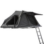 Hybrid taktält monterat på bil – kompakt roof‑top‑tält för camping och äventyr.
