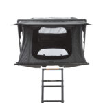 Hybrid taktält monterat på bil – kompakt roof‑top‑tält för camping och äventyr.